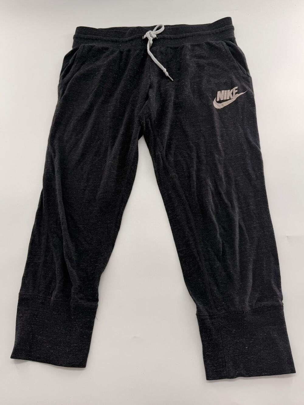 Nike Gym Vintage Style Dark Grey Capri Cropped Sweatpants Women’s Medium